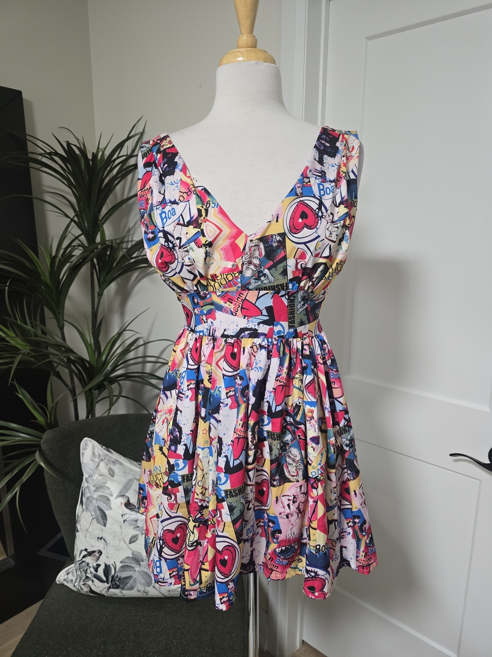 Vibrant Multicolor Graphic Print V-Neck Sleeveless Dress